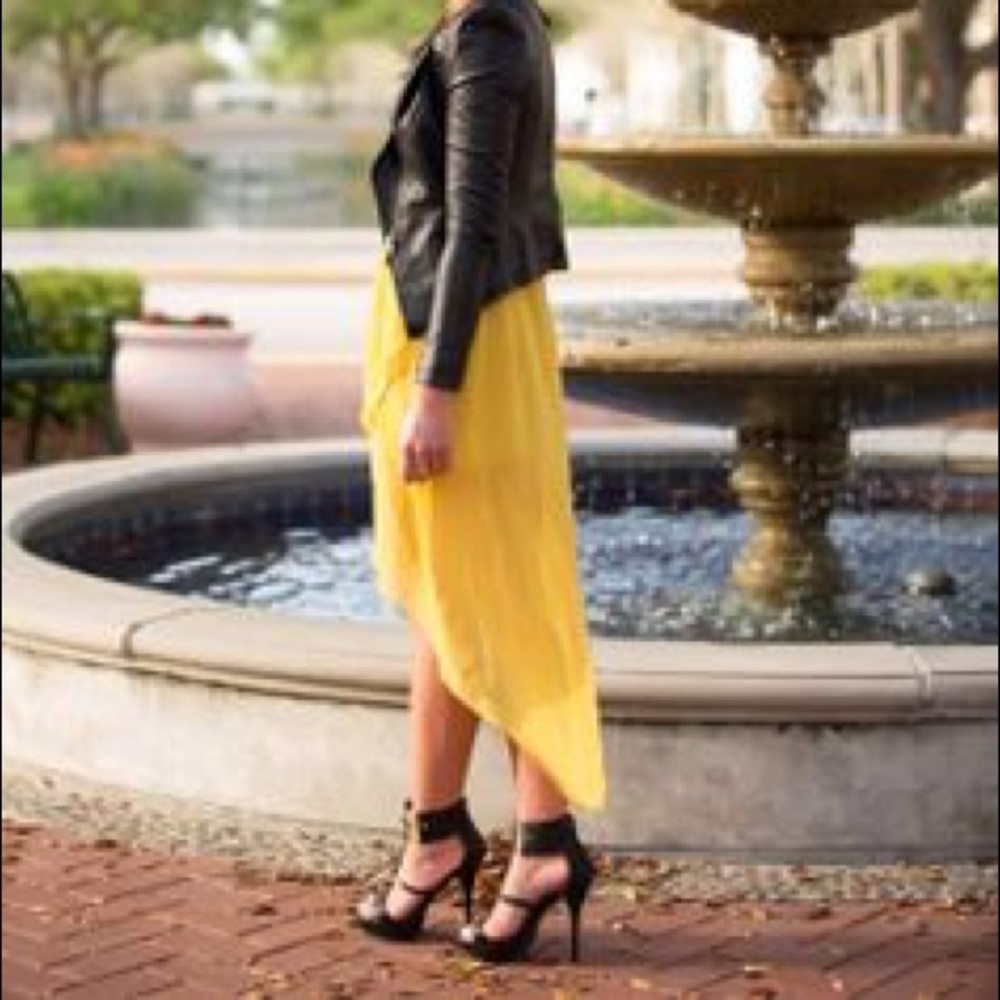Bebe white yellow stripped maxi skirt